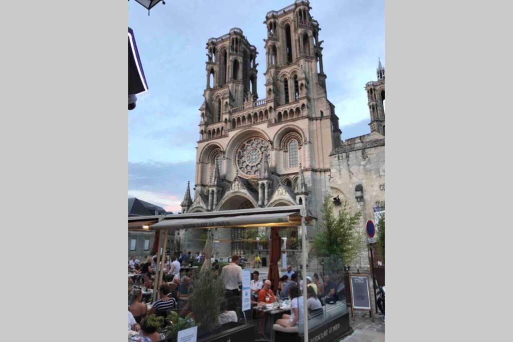 Laon : « Suite Privee Au Pied De La Cathedrale » Buitenkant foto