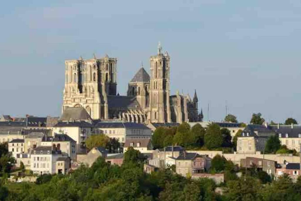 Laon : « Suite Privee Au Pied De La Cathedrale » Buitenkant foto