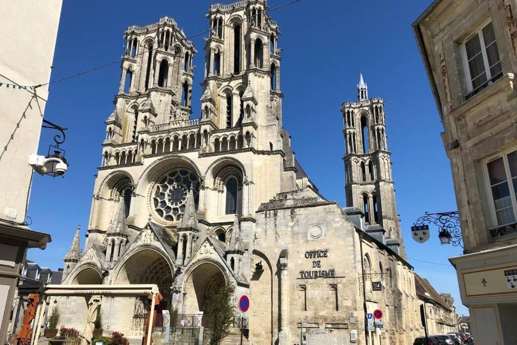 Laon : « Suite Privee Au Pied De La Cathedrale » Buitenkant foto