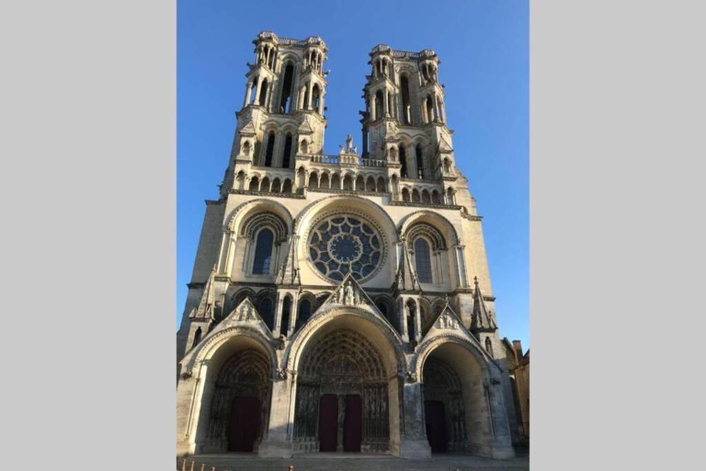 Laon : « Suite Privee Au Pied De La Cathedrale » Buitenkant foto